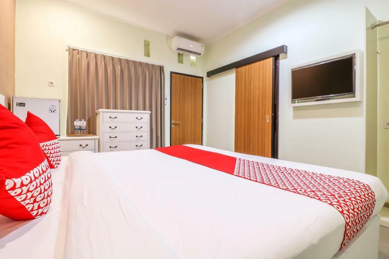 Oyo 1445 Jimbaran 12 Residence מלון